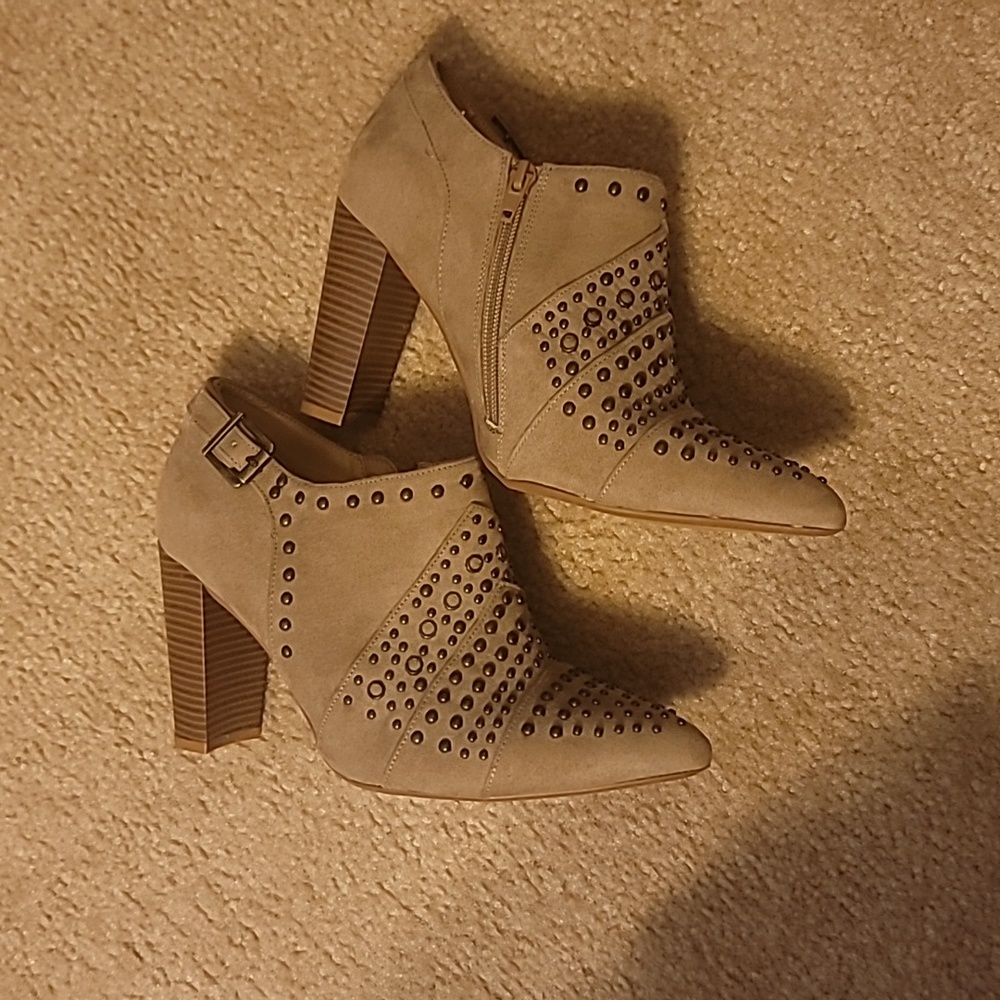 KAARI Blue studded bootie block heel zipper entry size 9  fabric suede like